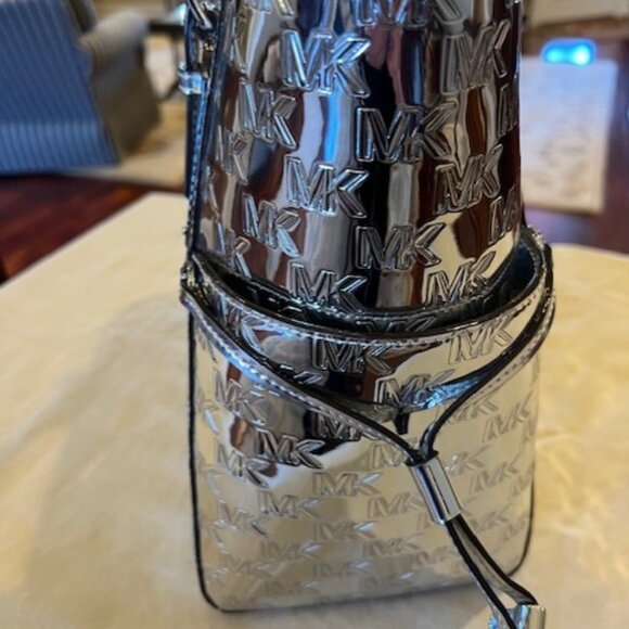 Michael Kors Handbag/Tote - Picture 2 of 4